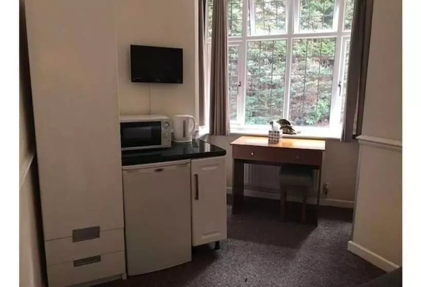 ペンション The Admirals Inn Guest House