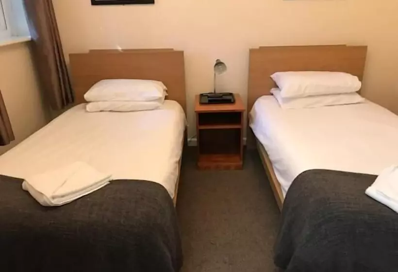 ペンション The Admirals Inn Guest House