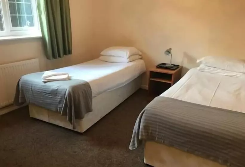 ペンション The Admirals Inn Guest House