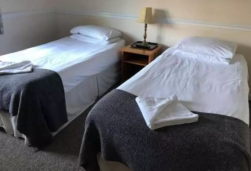 ペンション The Admirals Inn Guest House