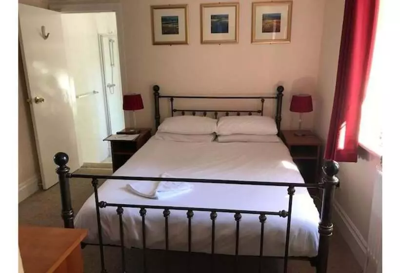 ペンション The Admirals Inn Guest House