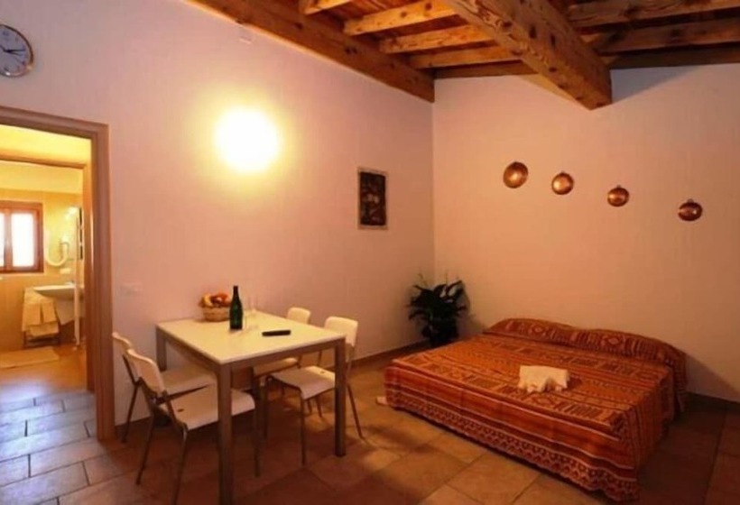 Отель Agriturismo Corte La Sacca