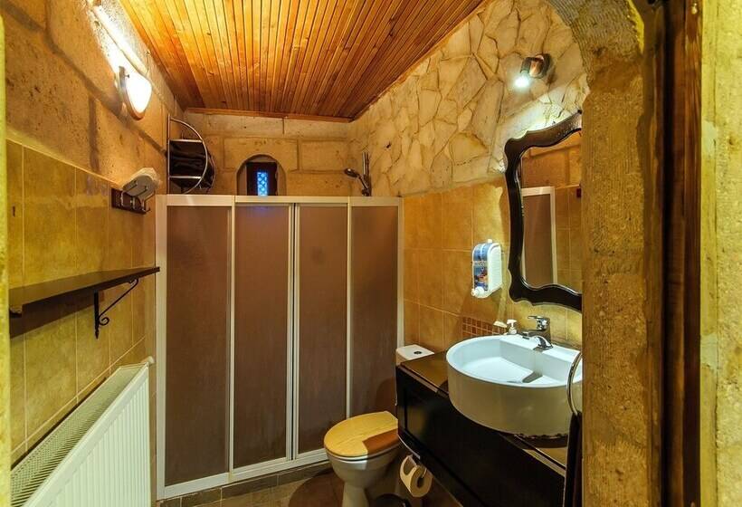 پانسیون Adanos Konuk Evi