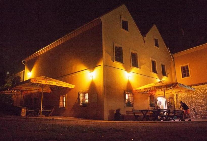 Panzió Penzion Zatisi