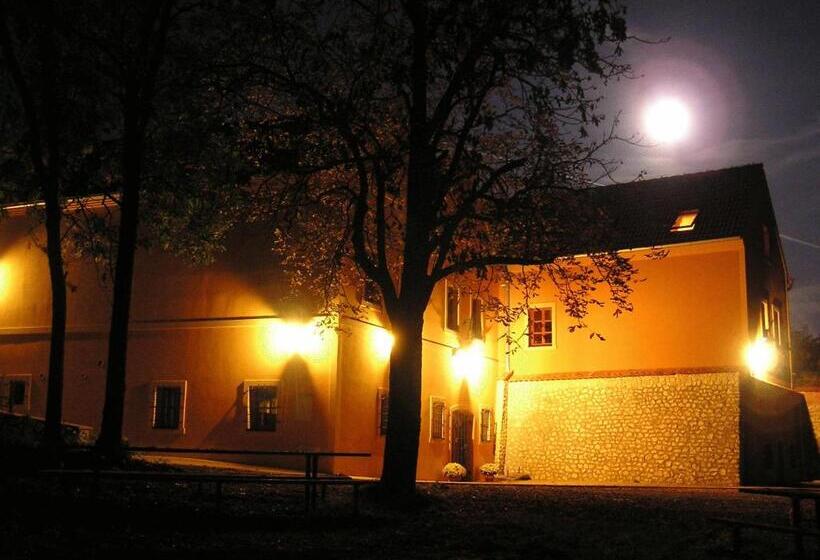 Panzió Penzion Zatisi