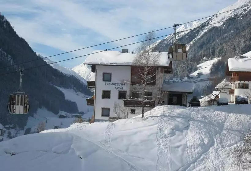 ペンション Tschatscha Nova