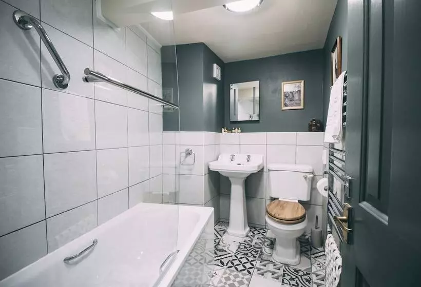 Majatalo Weavers Guesthouse By Weavers Of Haworth