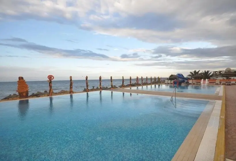 ホテル Aylimas Beach