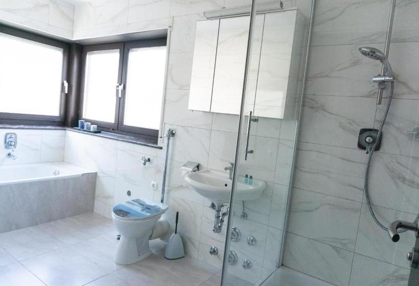 Hospedaria Eisberg Gästehaus & De Luxe Appartements