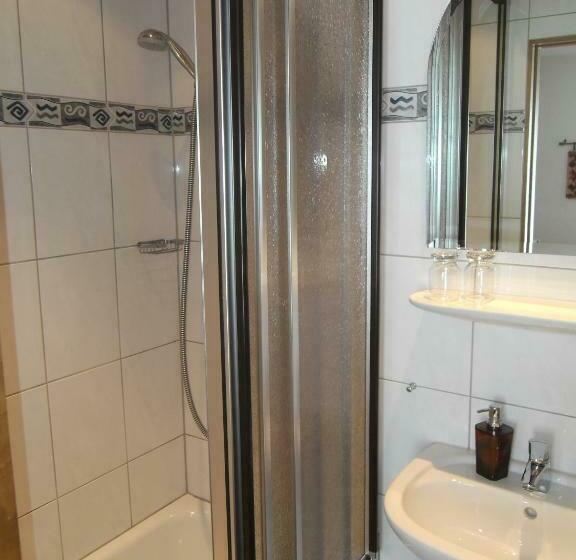 膳宿费 Grubstuben