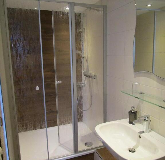 膳宿费 Grubstuben