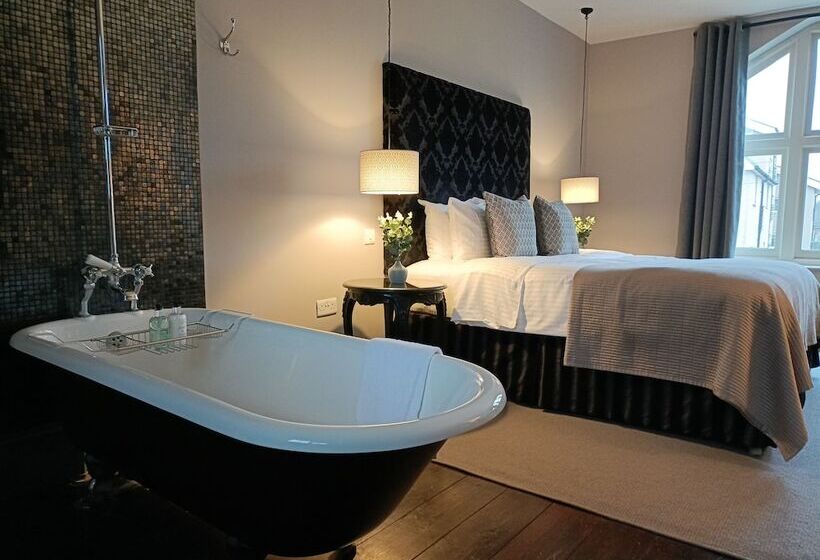 بنسيون The Linden Stansted