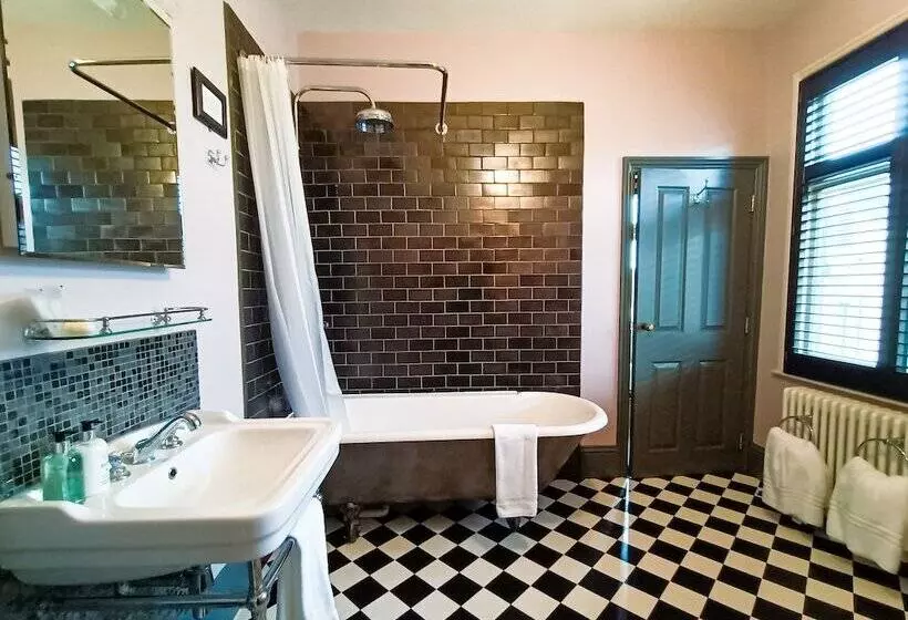 Majatalo The Linden Stansted