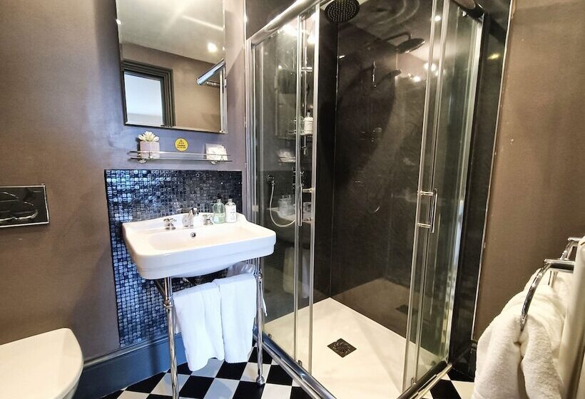 بنسيون The Linden Stansted