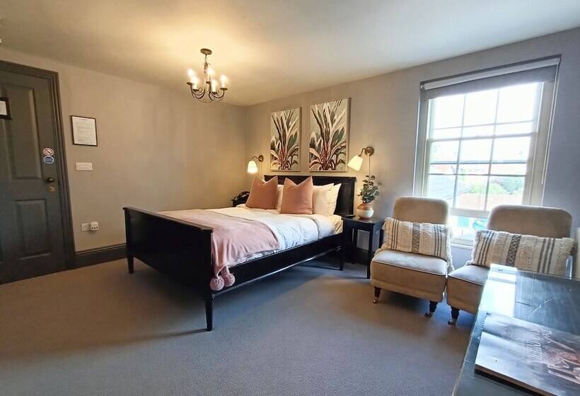 بنسيون The Linden Stansted