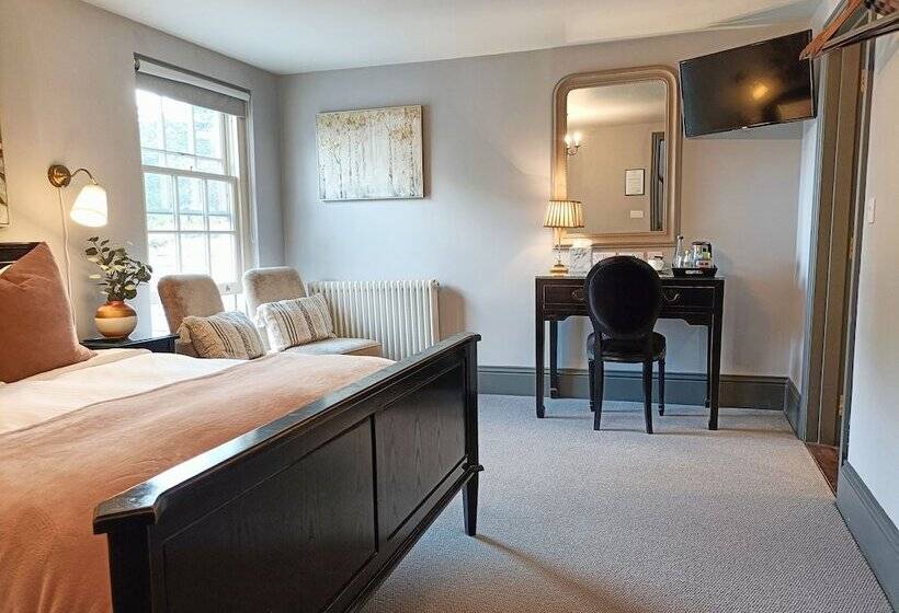 بنسيون The Linden Stansted