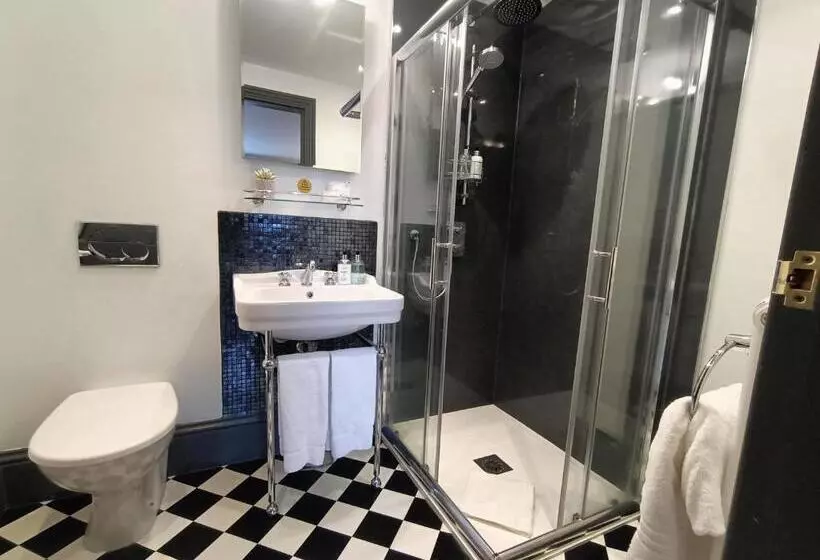 Majatalo The Linden Stansted