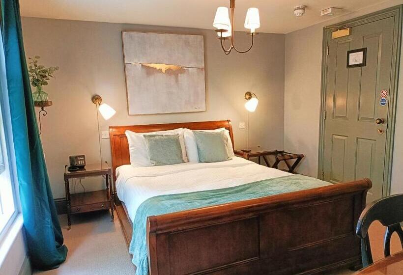 بنسيون The Linden Stansted