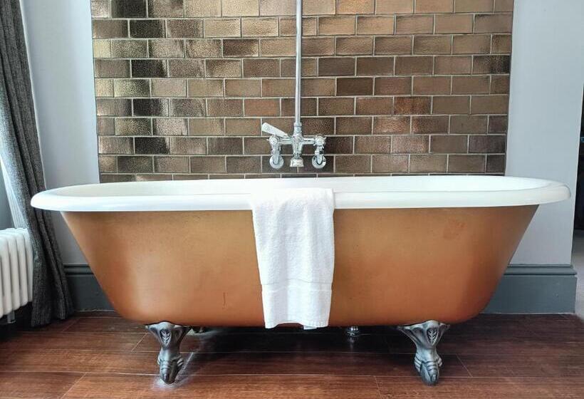 بنسيون The Linden Stansted