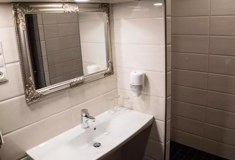 هاستل Aleksandri Guesthouse