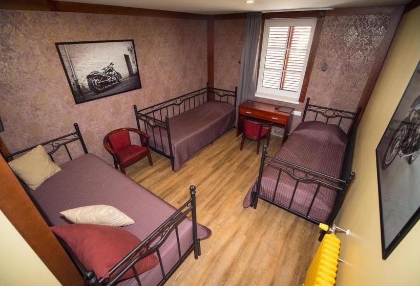 هاستل Aleksandri Guesthouse