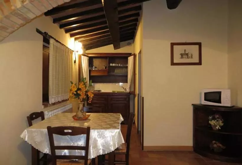 هتل Agriturismo Casale Delle Lucrezie