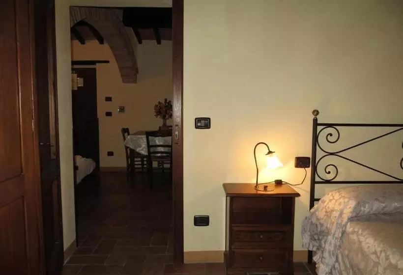 هتل Agriturismo Casale Delle Lucrezie