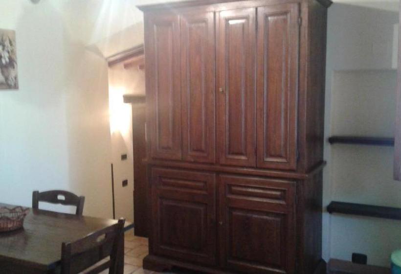 Отель Agriturismo Casale Delle Lucrezie