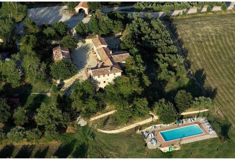 Отель Agriturismo Casale Delle Lucrezie