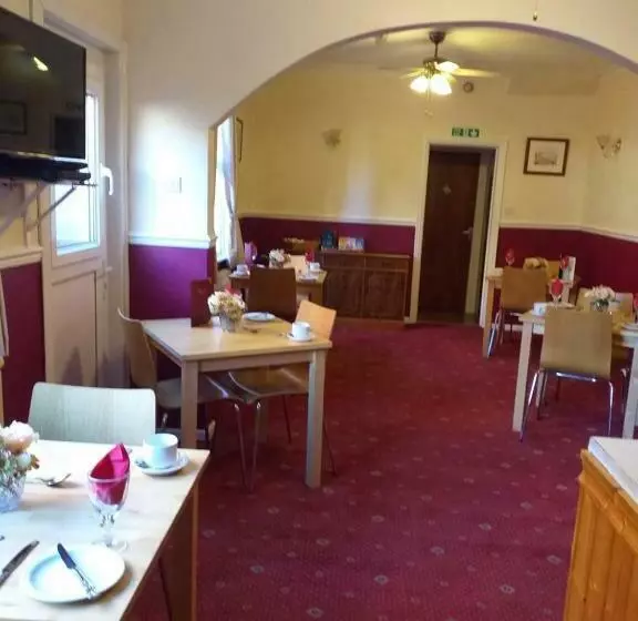 پانسیون Monico Guest House