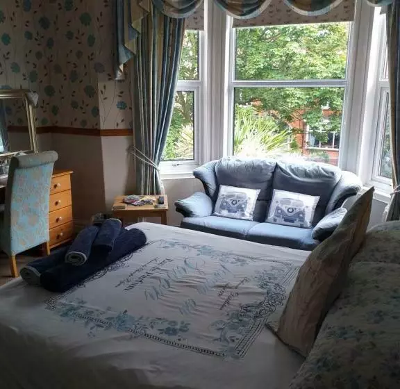 پانسیون Monico Guest House