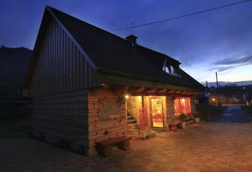 Majatalo Penzion A Drevenica Pri Hati