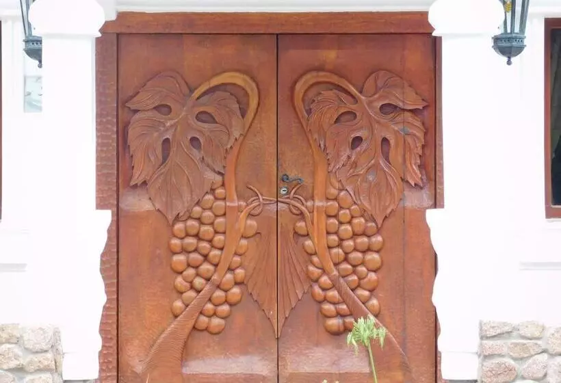 Majatalo Portal Del Santo