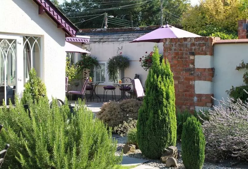 ペンション The Salty Monk Bed & Breakfast