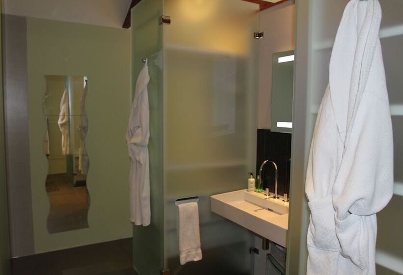 بنسيون The Salty Monk Bed & Breakfast