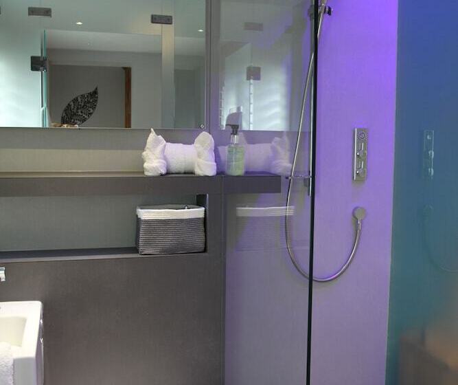 بنسيون The Salty Monk Bed & Breakfast