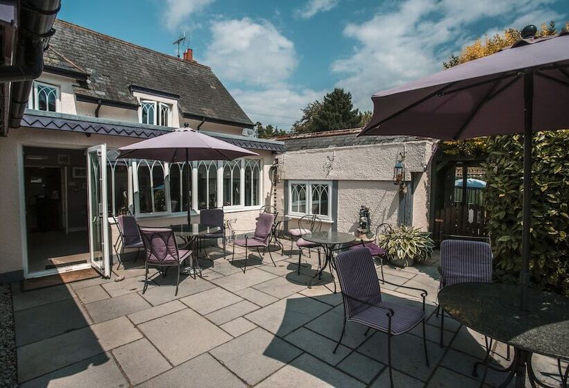 بنسيون The Salty Monk Bed & Breakfast