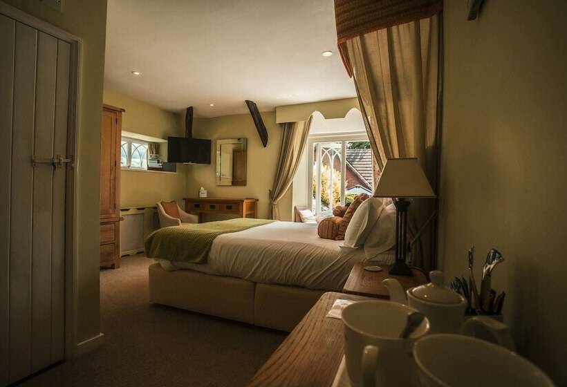 بنسيون The Salty Monk Bed & Breakfast