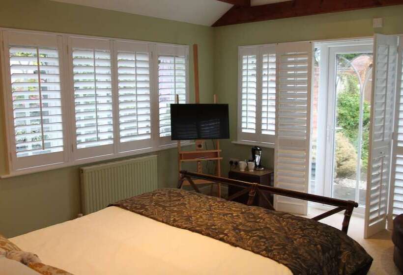 بنسيون The Salty Monk Bed & Breakfast