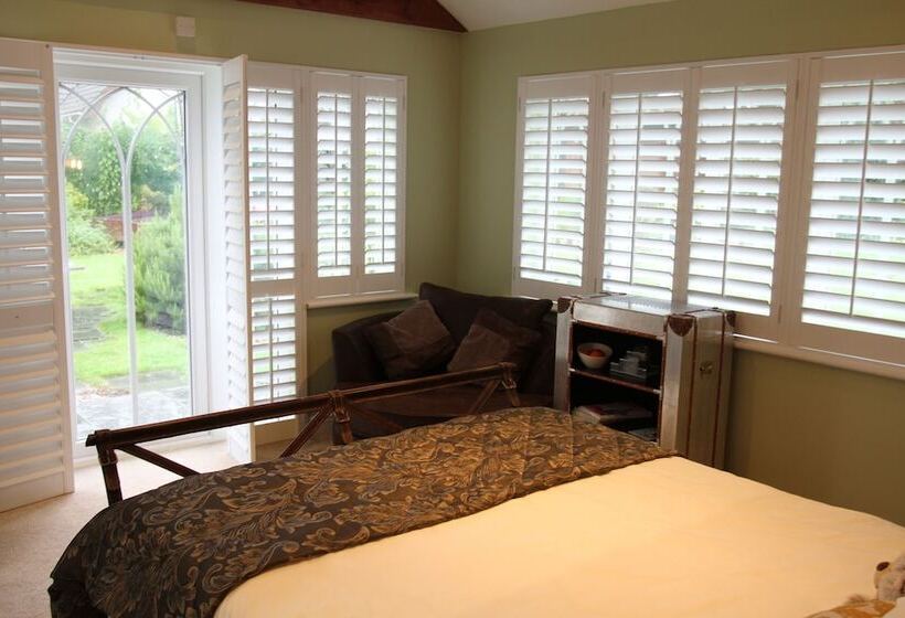 بنسيون The Salty Monk Bed & Breakfast