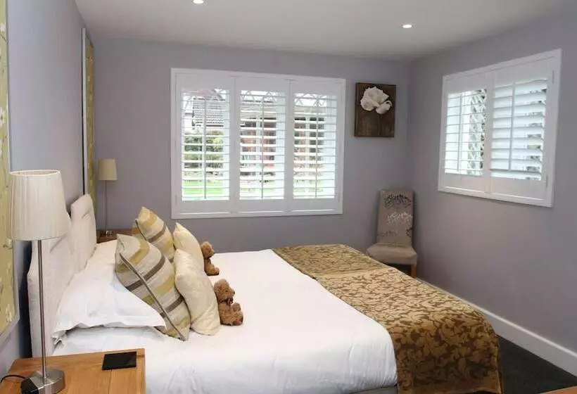 ペンション The Salty Monk Bed & Breakfast