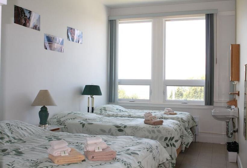 הוסטל Auberge La Petite école De Forillon