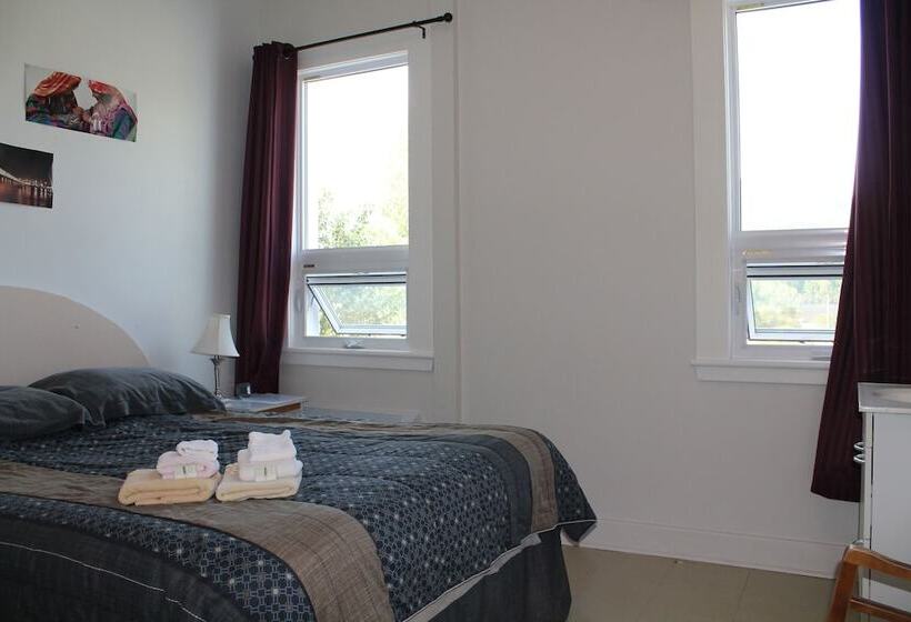 הוסטל Auberge La Petite école De Forillon