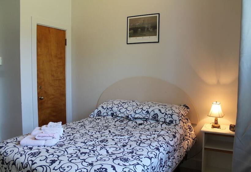 הוסטל Auberge La Petite école De Forillon