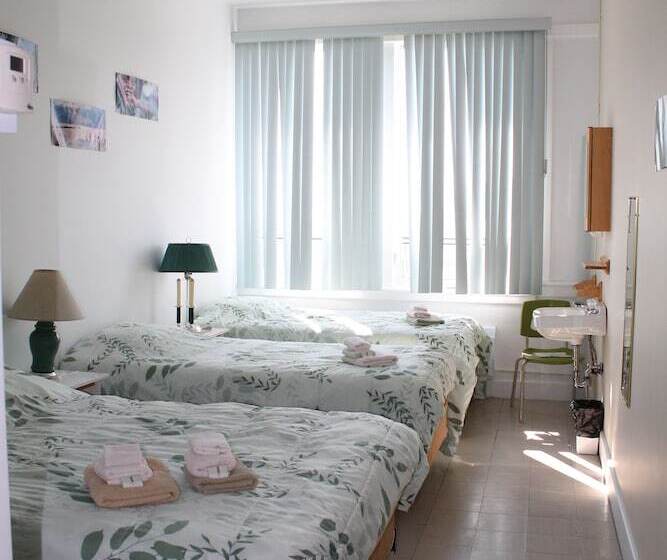 הוסטל Auberge La Petite école De Forillon