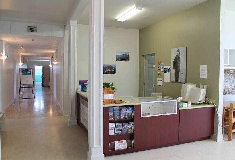 הוסטל Auberge La Petite école De Forillon