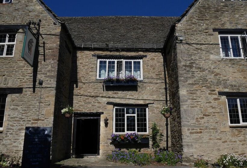 فندق صغير Bear And Ragged Staff