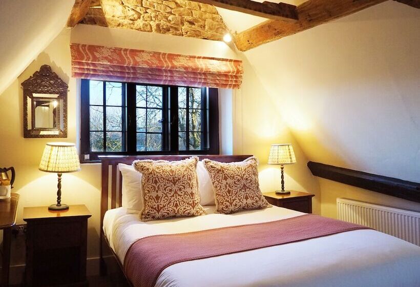 فندق صغير Bear And Ragged Staff