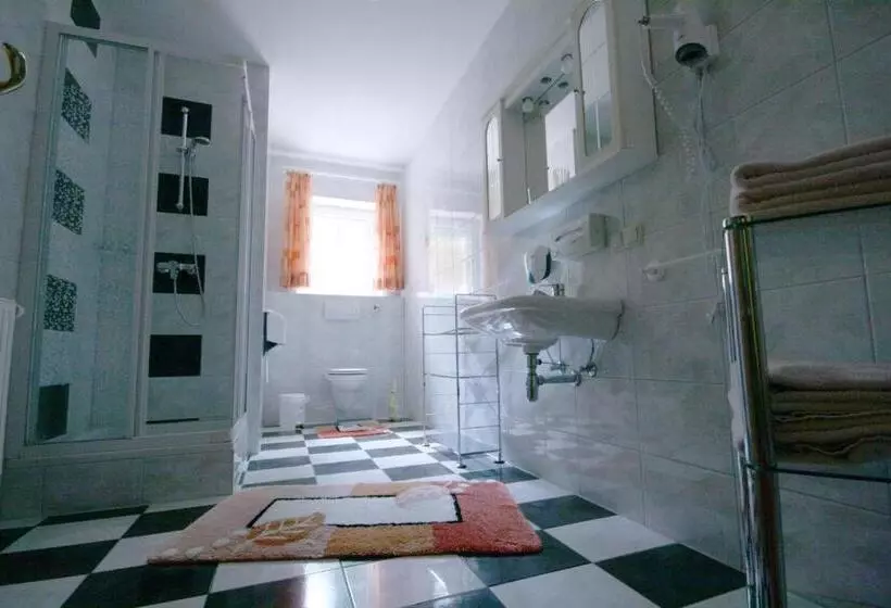 Aamiaismajoitus (B&B) Pension Thermensonne