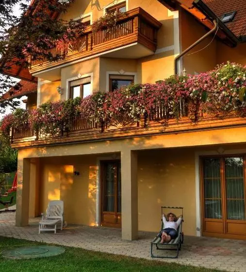 Aamiaismajoitus (B&B) Pension Thermensonne